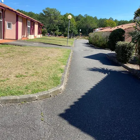Parco vacanze Maison Terrasse Pour 2 à 3 Pers Les Du Wifi Piscine Tennis